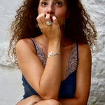 Pulsera BC5 de la coleción Candela en plata con modelo