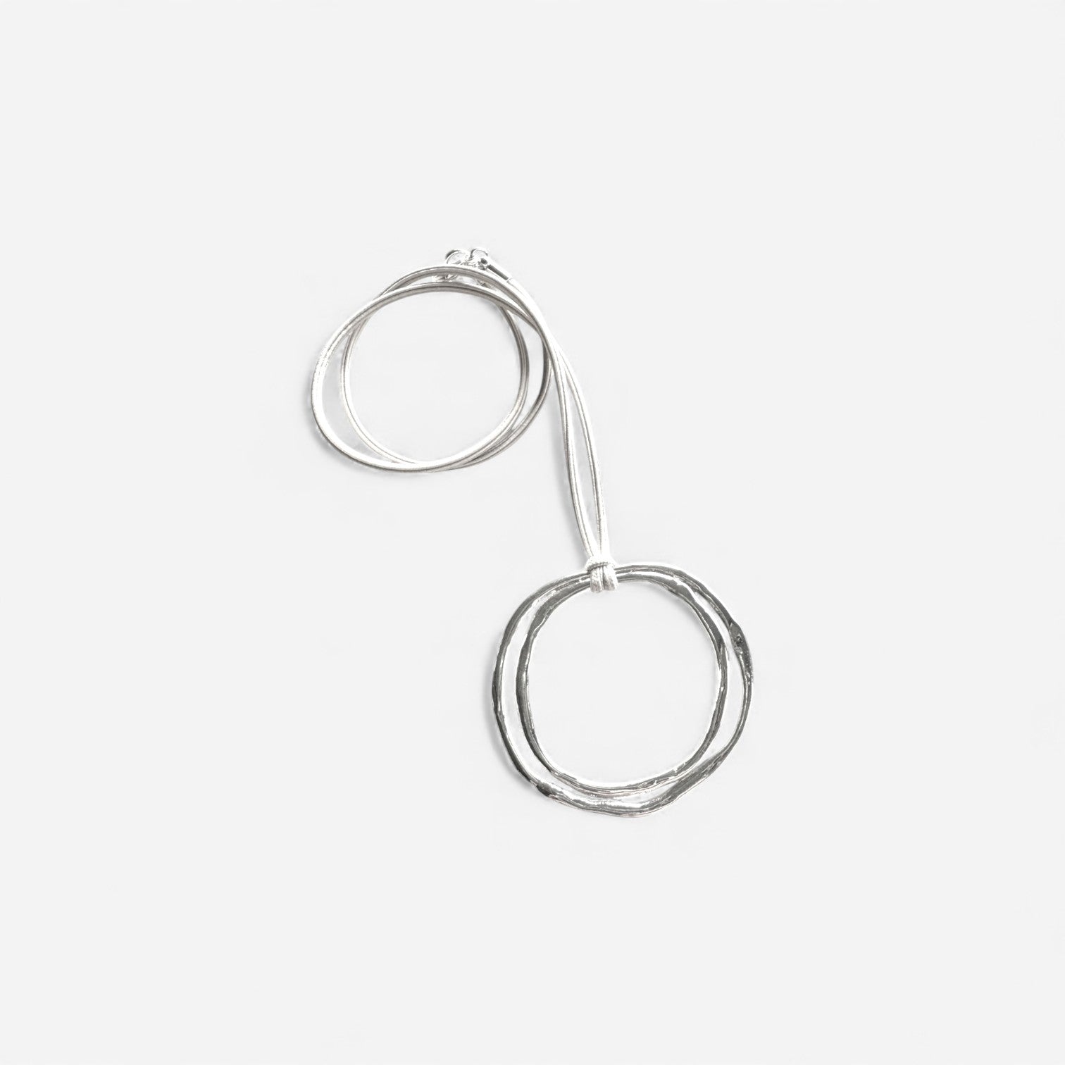 Collar en plata con cordón CC7 de la colección Candela